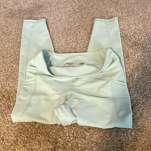 NWOT Old Navy high-rise active leggings size L
